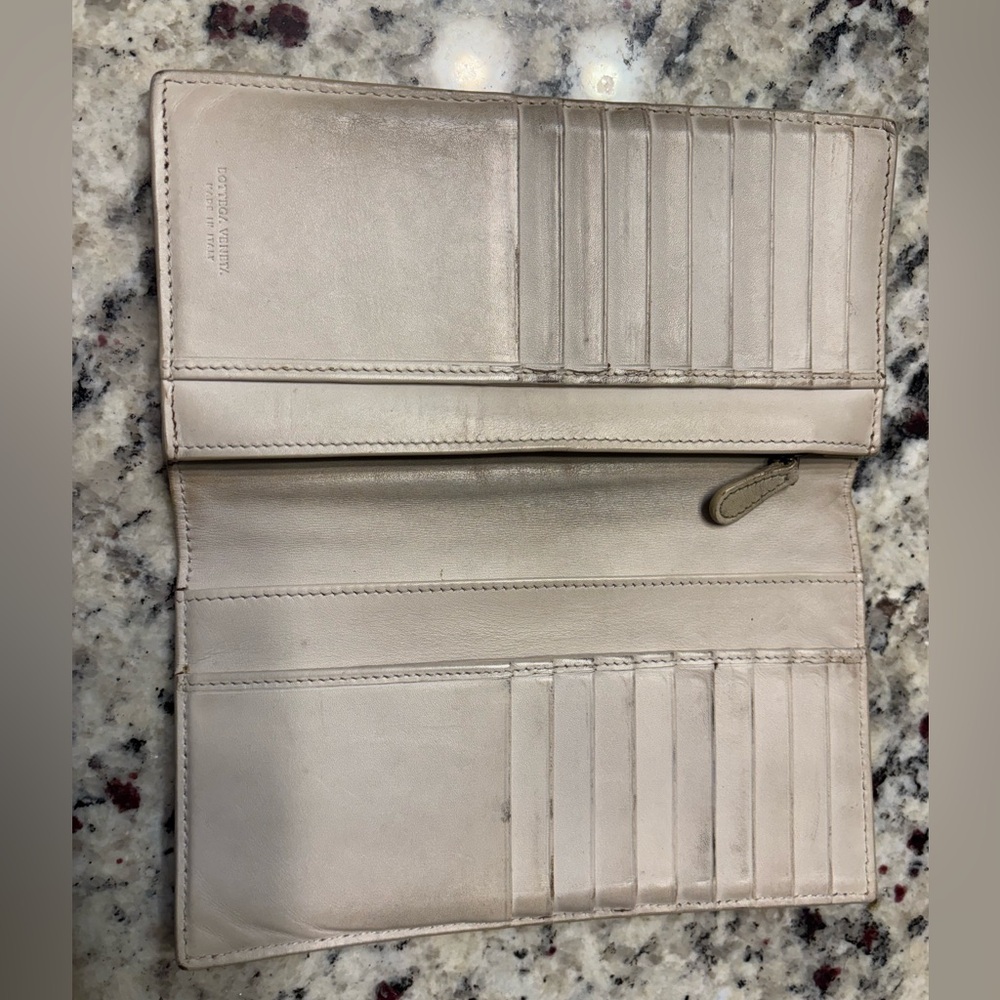 Bottega Veneta Long Bifold Wallet (Authentic) - Picture 4 of 15